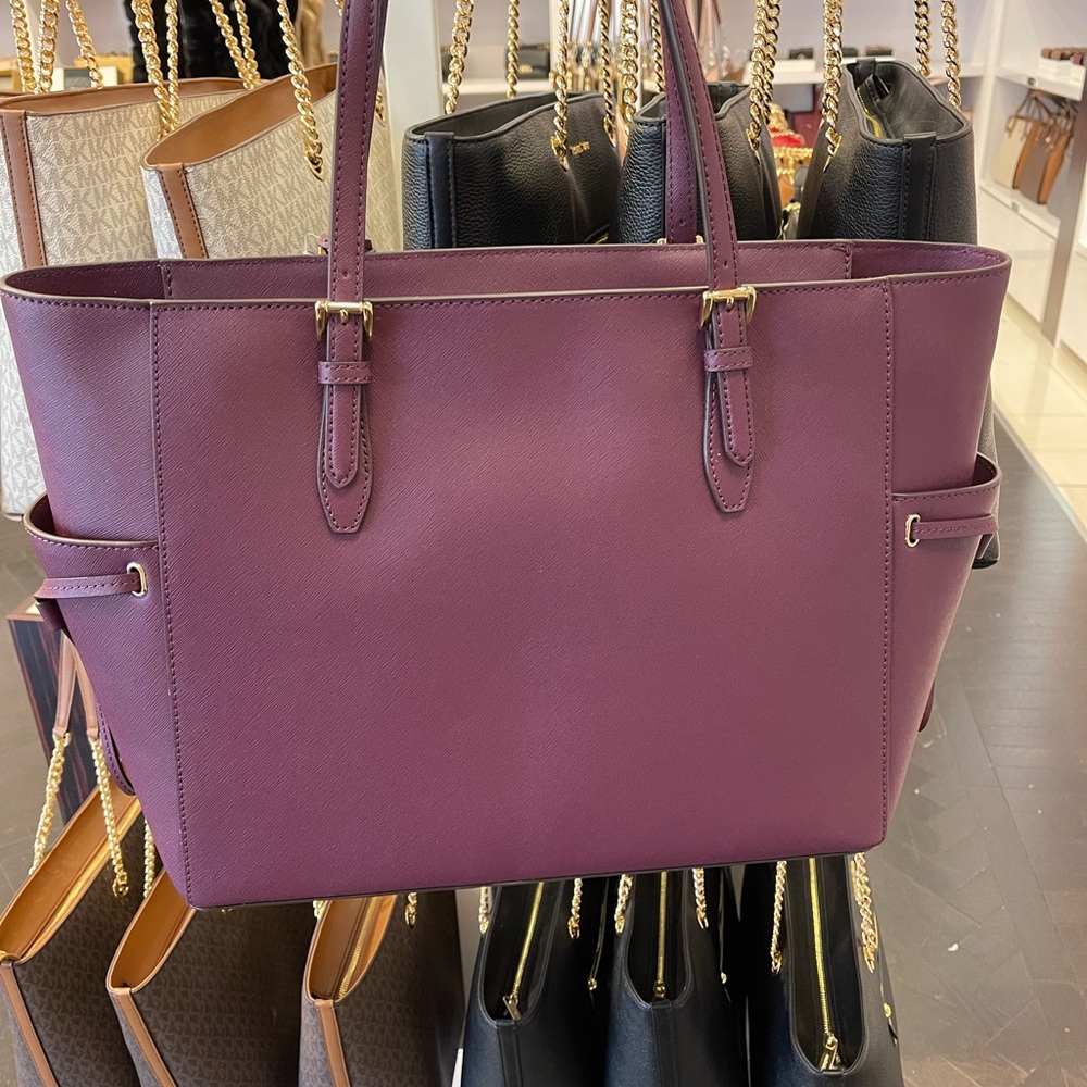 Michael Kors Gilly Large Drawstring Travel Leather Top Zip Tote 
OXBLOOD Color - Picture 3 of 16
